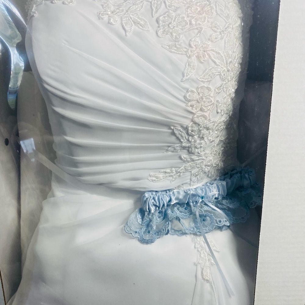 WEDDING DRESS - Picture 2 of 11